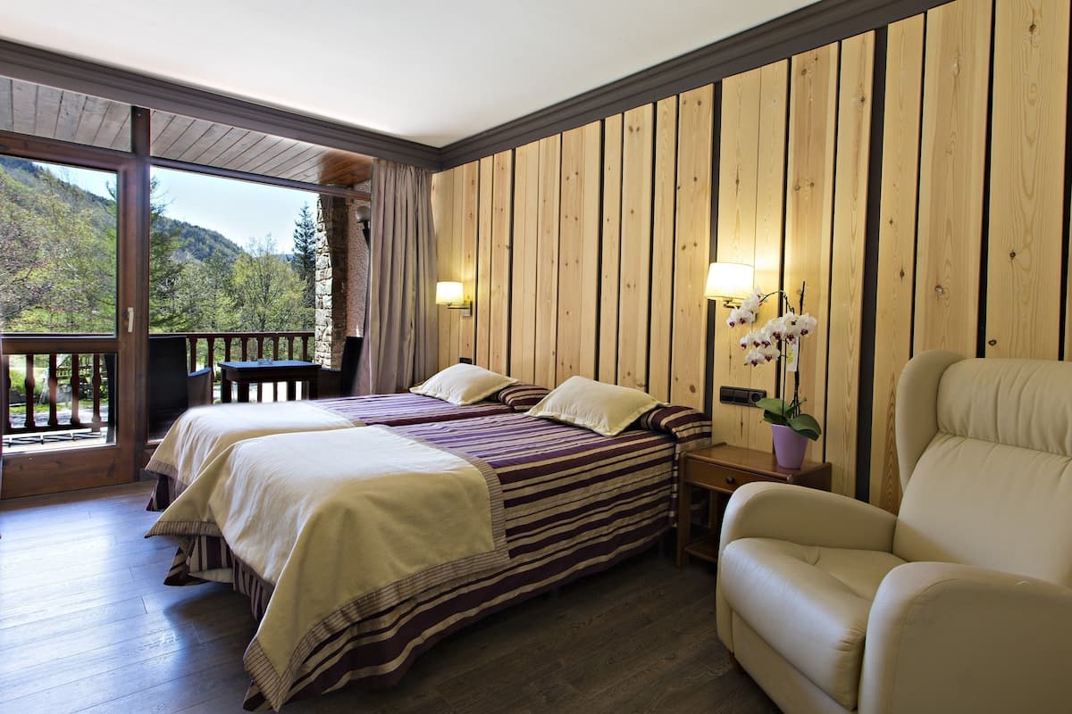 double room | premium bedding, in-room safe, desk, blackout curtains