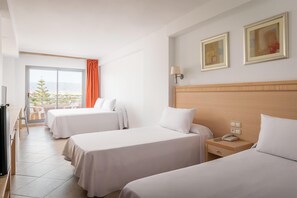 In-room safe, desk, blackout curtains, free WiFi - ALEGRIA Fénix Family (Roquetas de Mar)