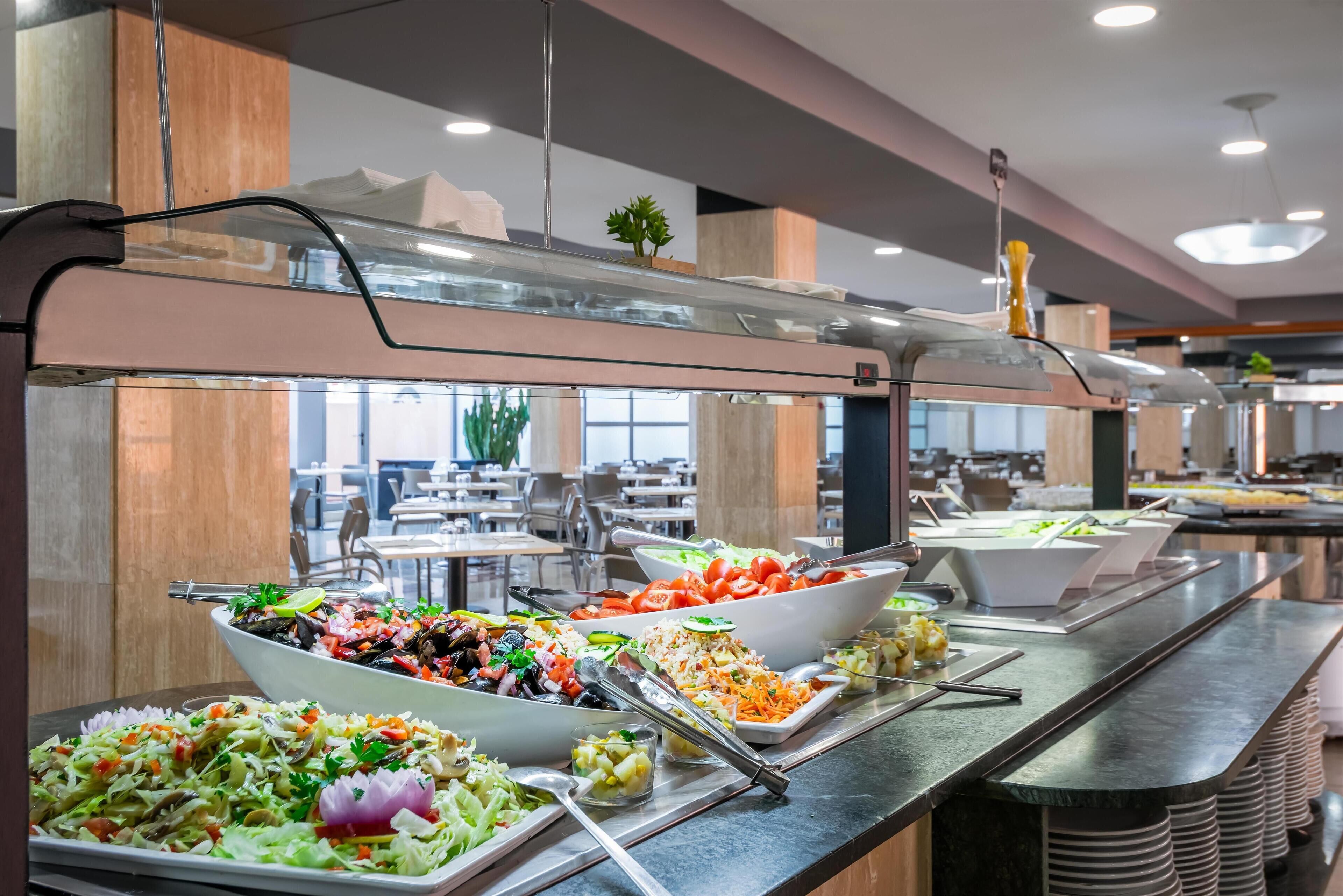 S'hi serveixen dinars i sopars 