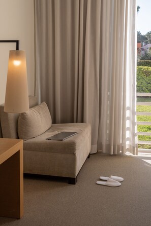 Minibar, in-room safe, desk, soundproofing