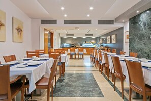 每日供应欧陆式早餐（每人 EUR 10）