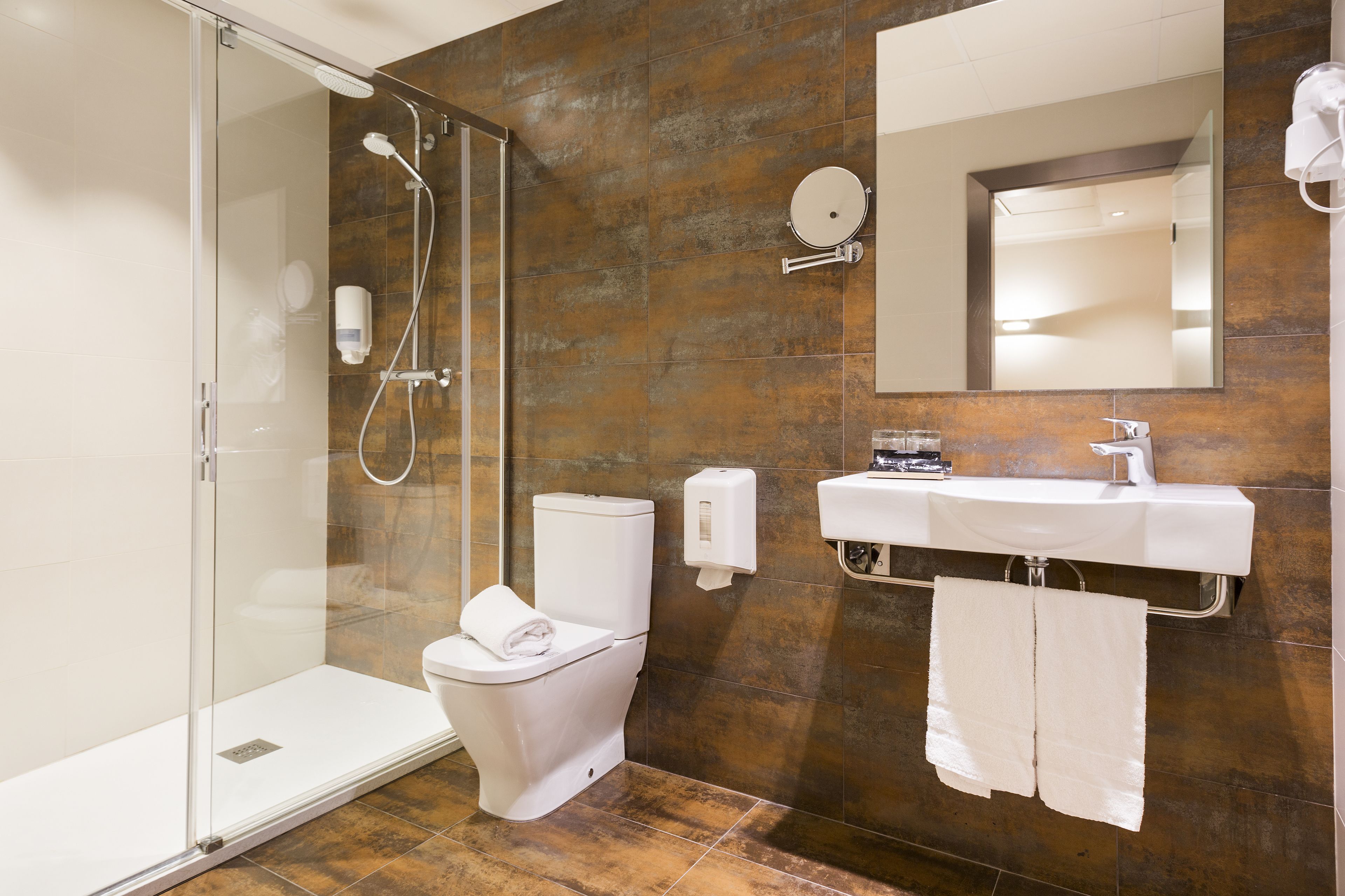 minibar, in-room safe, desk, laptop workspace