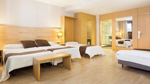 Kamar Quadruple