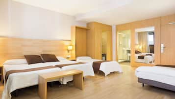 Quadruple Room | Minibar, in-room safe, desk, laptop workspace