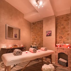 Couples treatment room(s), sauna, hot tub, steam room