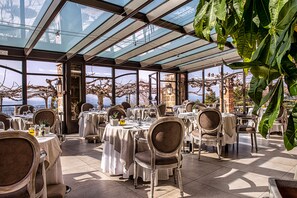Dinner served  - La Bastide De Tourtour & Spa Hôtel (Tourtour)