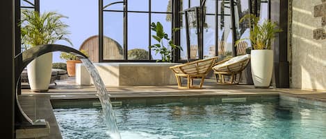 Salas de tratamiento para parejas, sauna y tina de hidromasaje