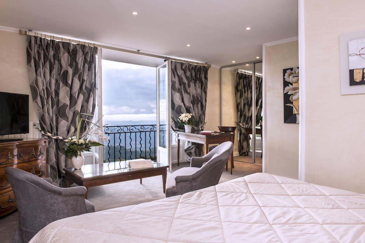 Prestige Room, Spa access included (Indoor swimming pool, Sauna, Spa hot tub, Hammam) | In-room safe, desk, iron/ironing board (on request), rollaway beds