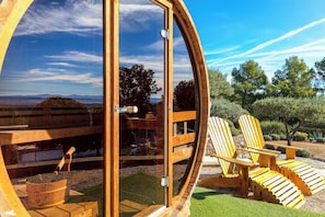 Couples treatment room(s), sauna, hot tub, steam room