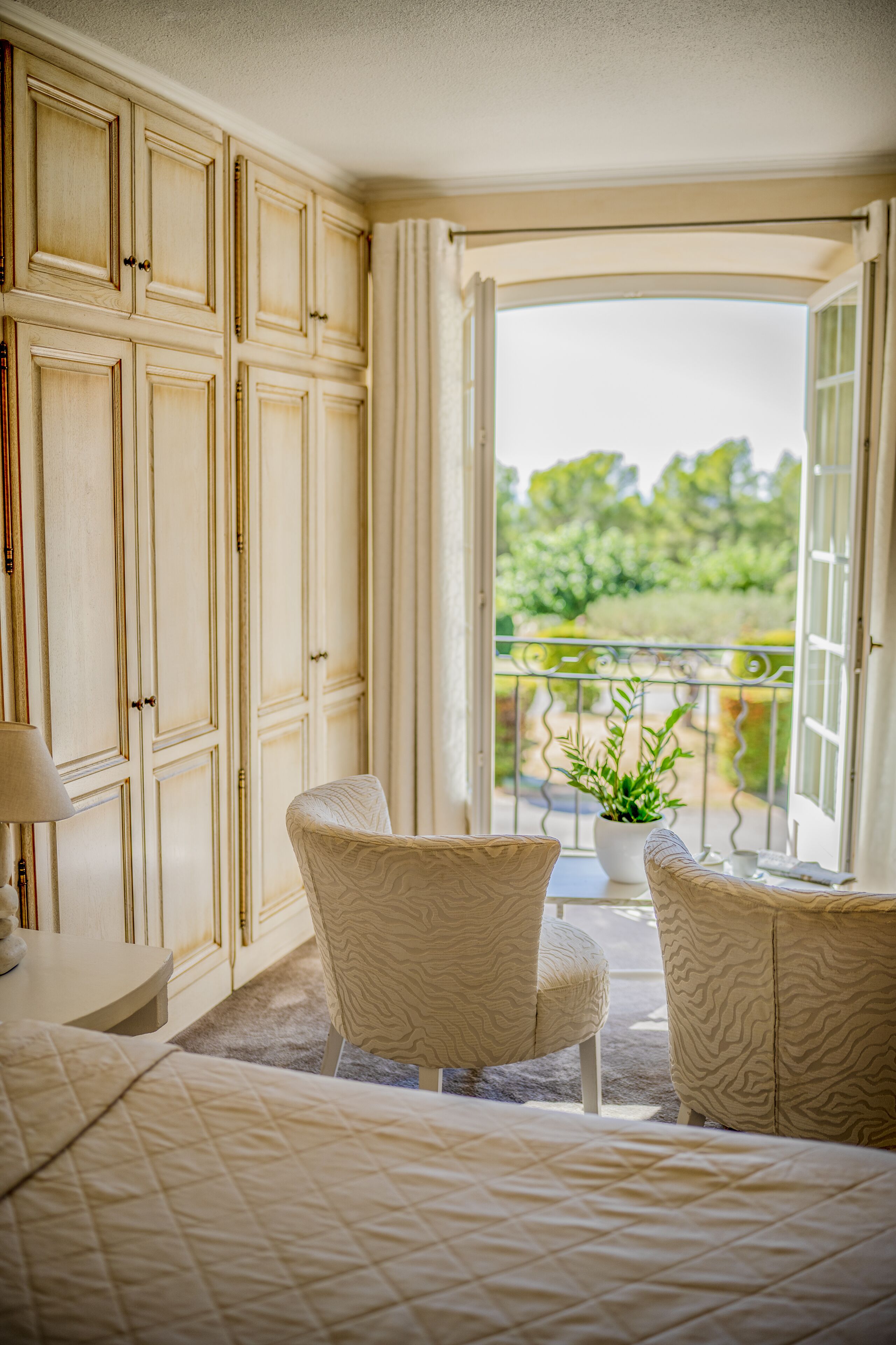 comfort room, spa access included (indoor swimming pool, sauna, spa hot tub, hammam) | in-room safe, individually decorated, desk, iron/ironing board