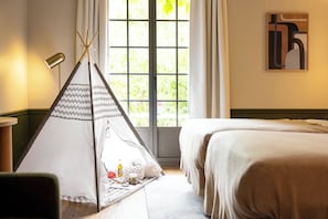 Literie hypoallergénique, lit avec matelas en mousse à mémoire