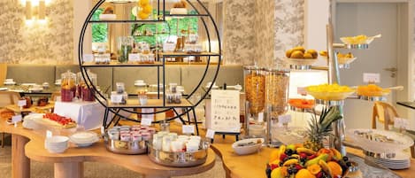 Petit déjeuner buffet (30 EUR par personne)