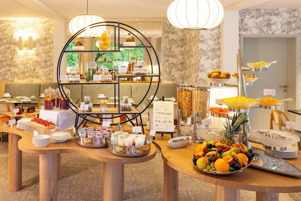 Daily buffet breakfast (EUR 30 per person)