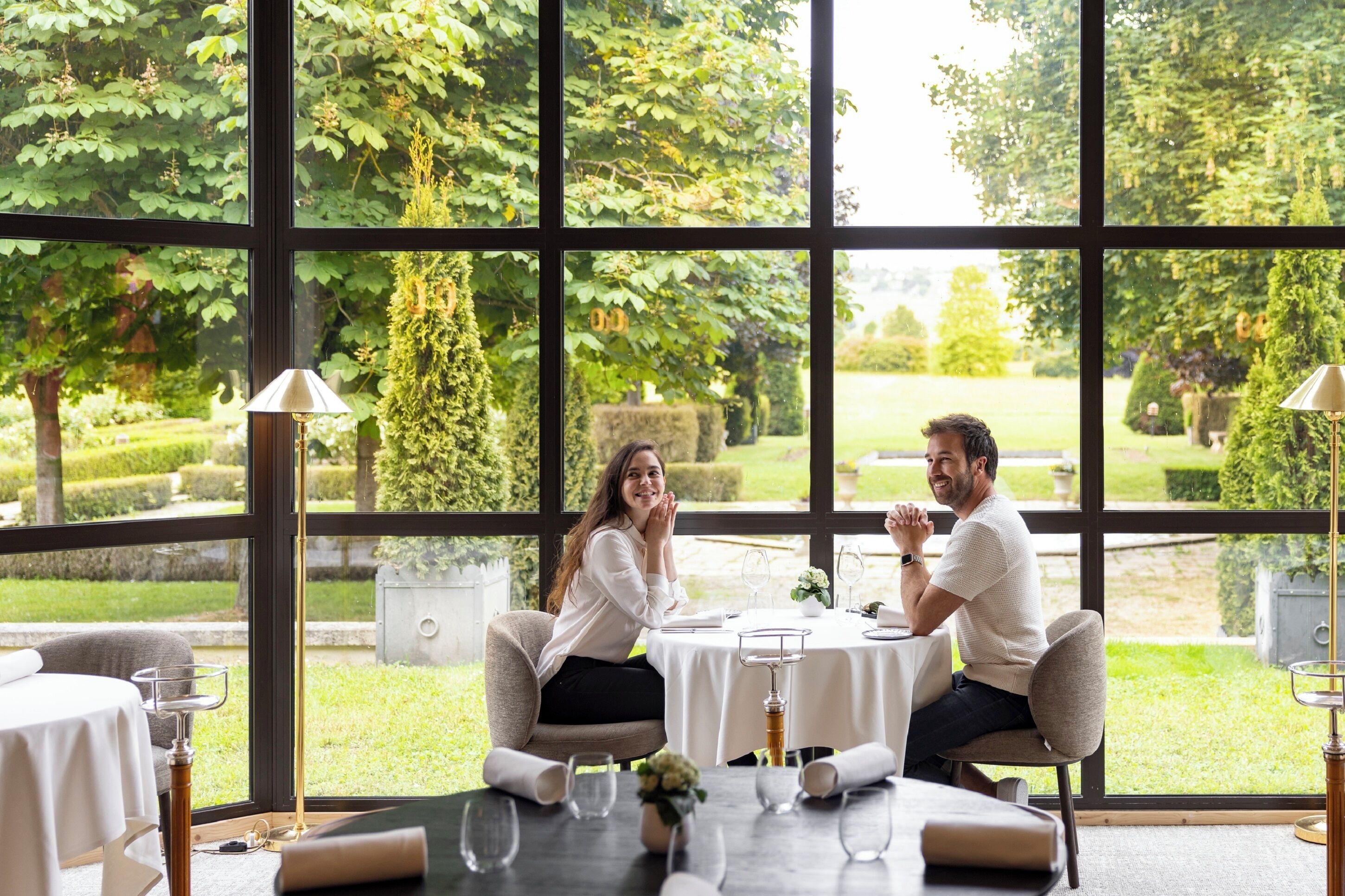 Serviço de café da manhã, culinária francesa, vistas para o jardim 