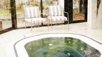 Boblebad, dampbad, tyrkisk bad/hamam, kroppsbehandlinger og aromaterapi