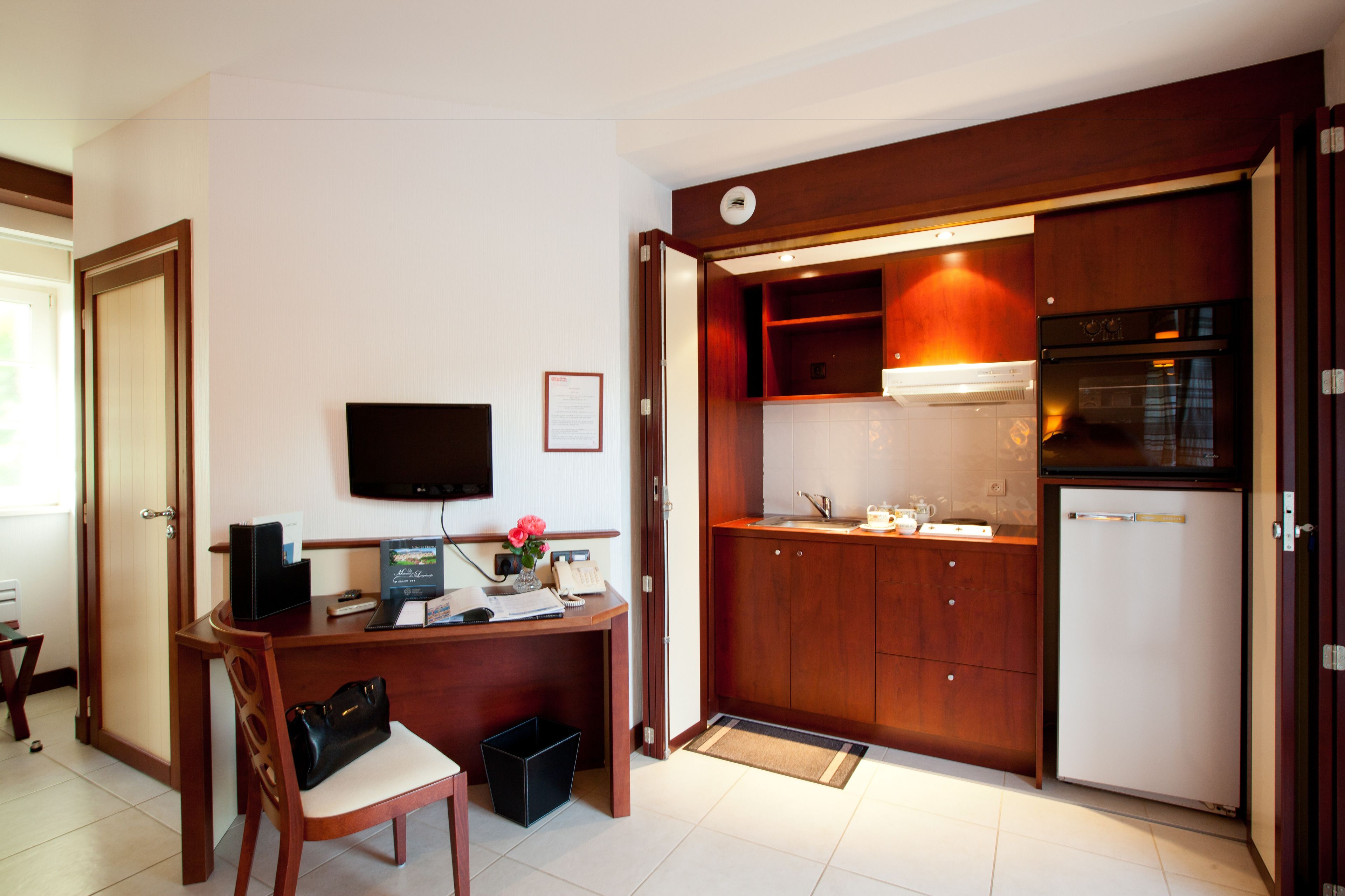 superior double room, 1 king bed | egyptian cotton sheets, premium bedding, in-room safe, desk