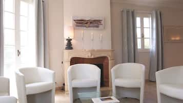 Luxury Villa, 4 Bedrooms, Bathtub | Room amenity