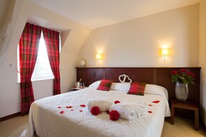 Rom – deluxe, 1 kingsize-seng | Sengetøy i egyptisk bomull, sengetøy av topp kvalitet og safe på rommet