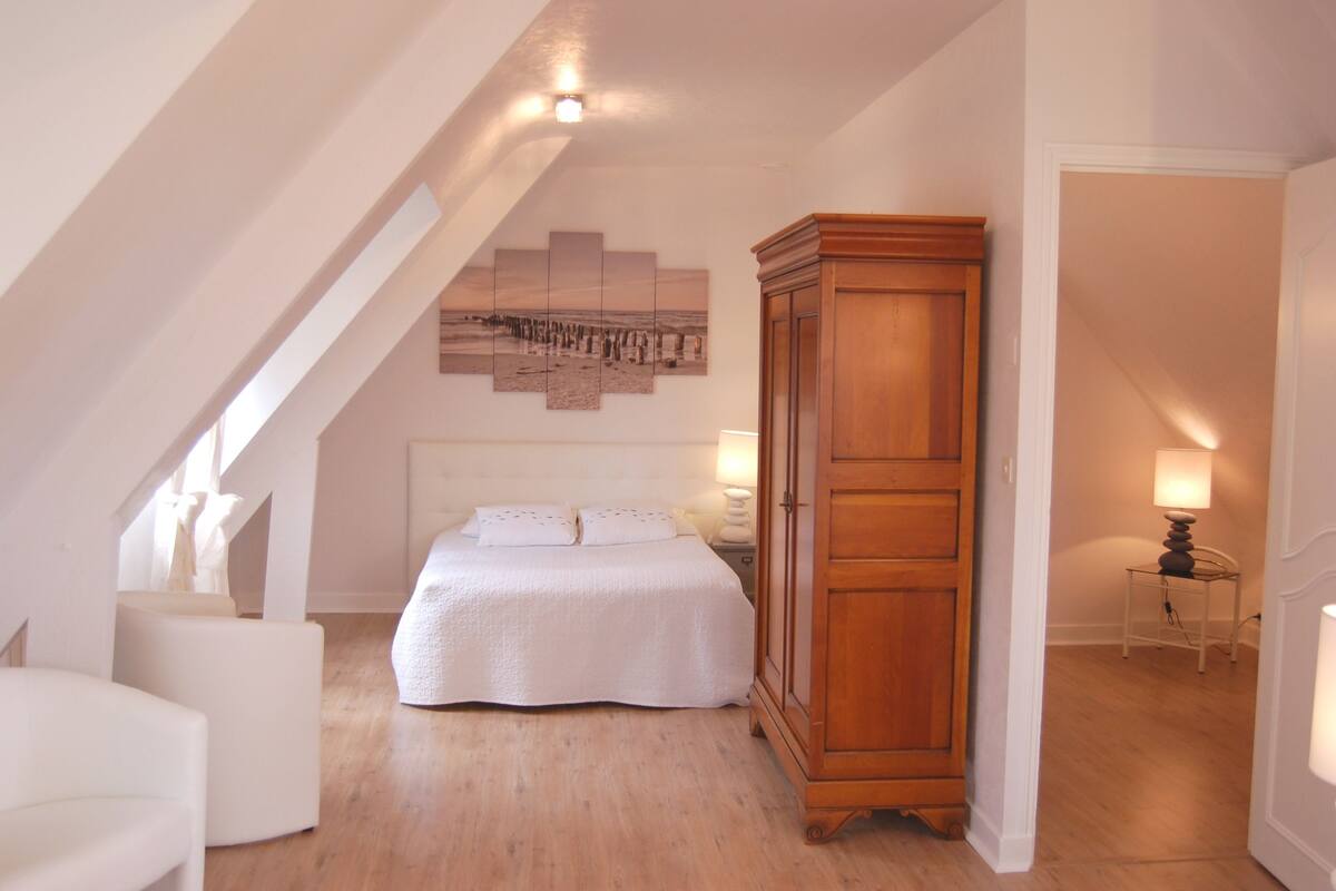 luxury villa, 4 bedrooms, bathtub | egyptian cotton sheets, premium bedding, in-room safe, desk