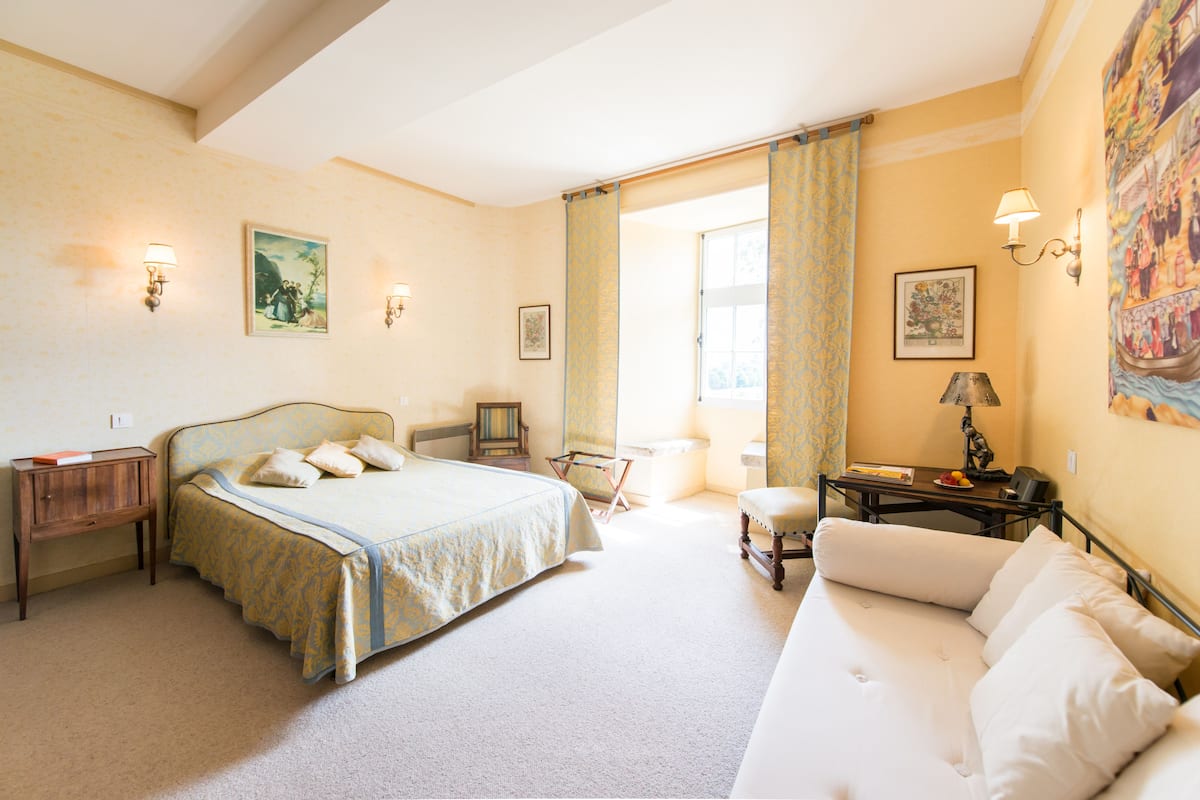 Suite familiar, baño en la habitación (Suite 3 adulte 1 enfants) | 1 habitación, decoración personalizada y muebles diferentes
