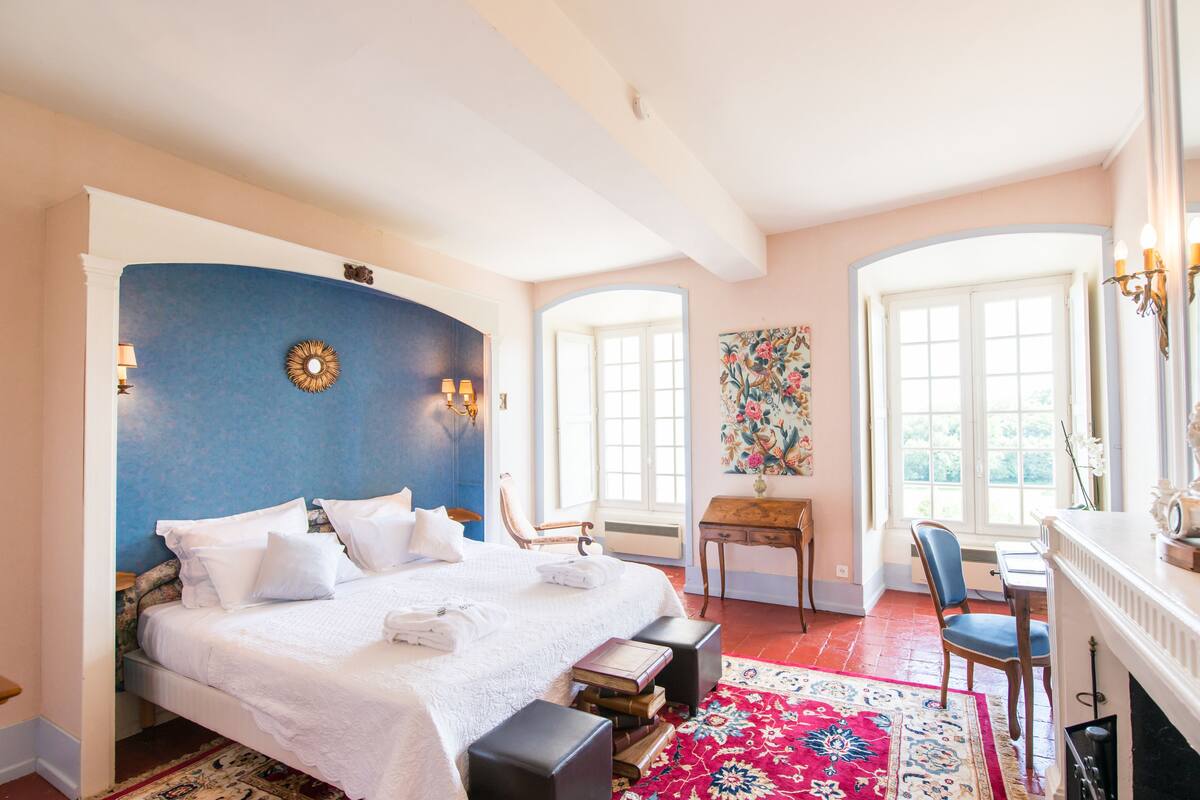Romantic Double or Twin Room, Ensuite (Alcôve  Carrelée) | Iron/ironing board (on request), WiFi (free), individually decorated
