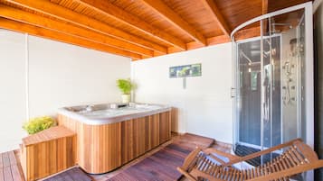 Hot tub