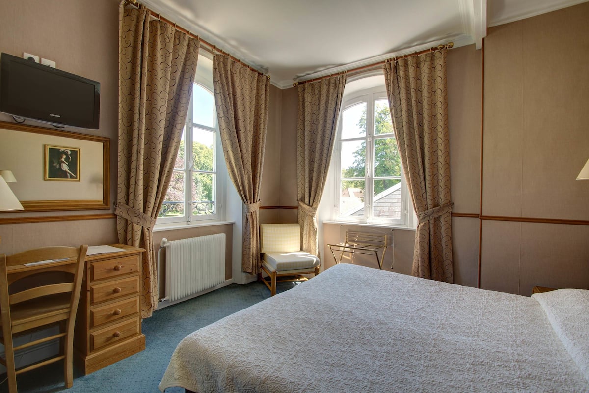 standard room | premium bedding, memory-foam beds, in-room safe, individually decorated