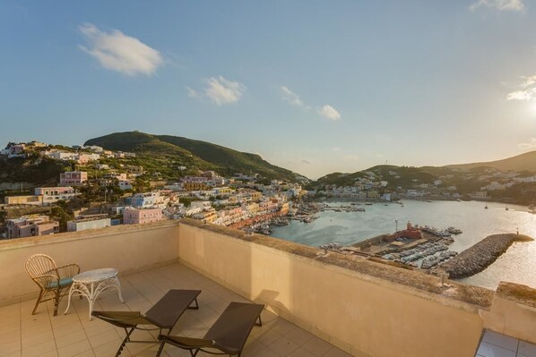 Panoramic-Penthouse, 4 Schlafzimmer, Meerblick | Terrasse/Patio