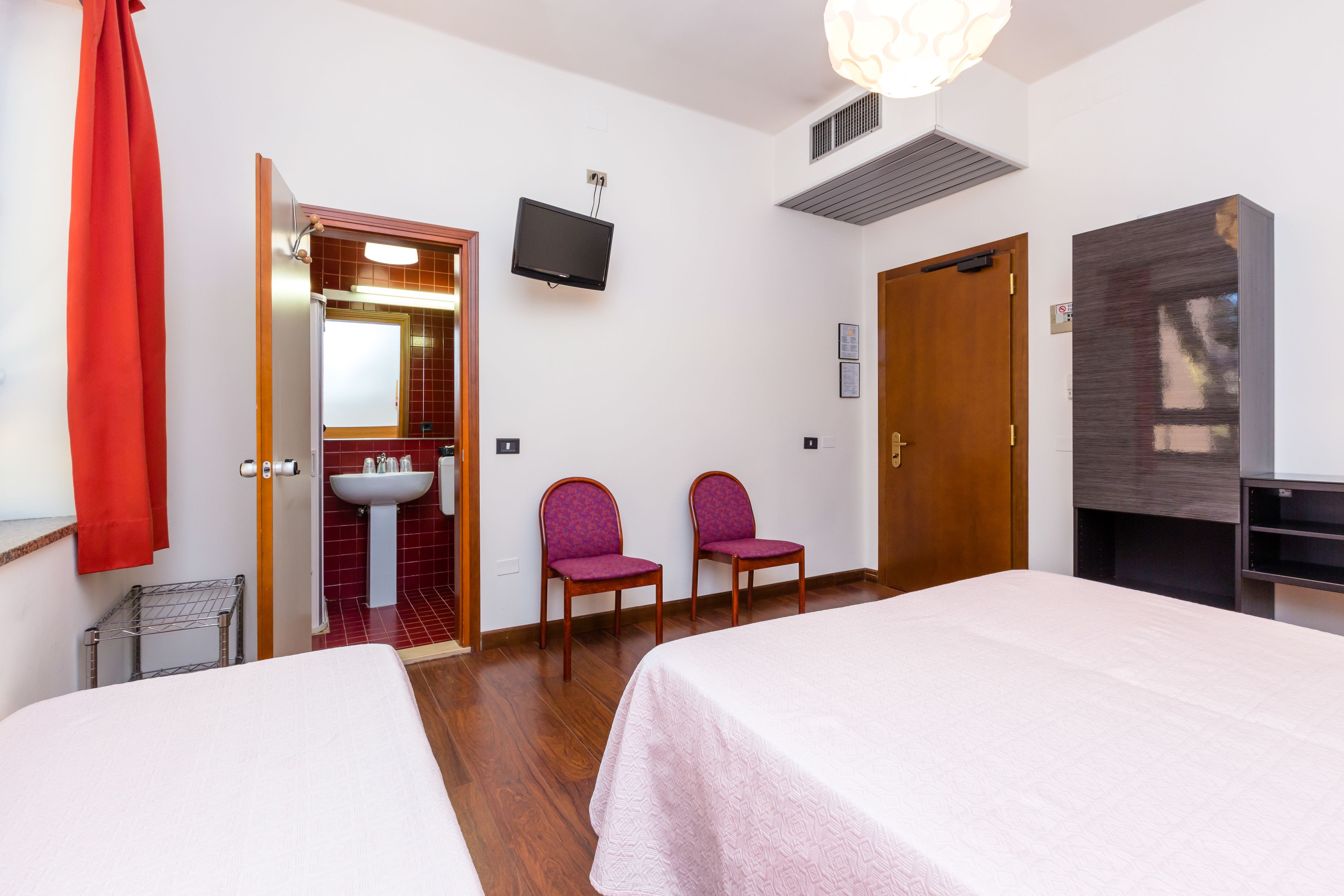 1 bedroom, in-room safe, desk, free cots/infant beds