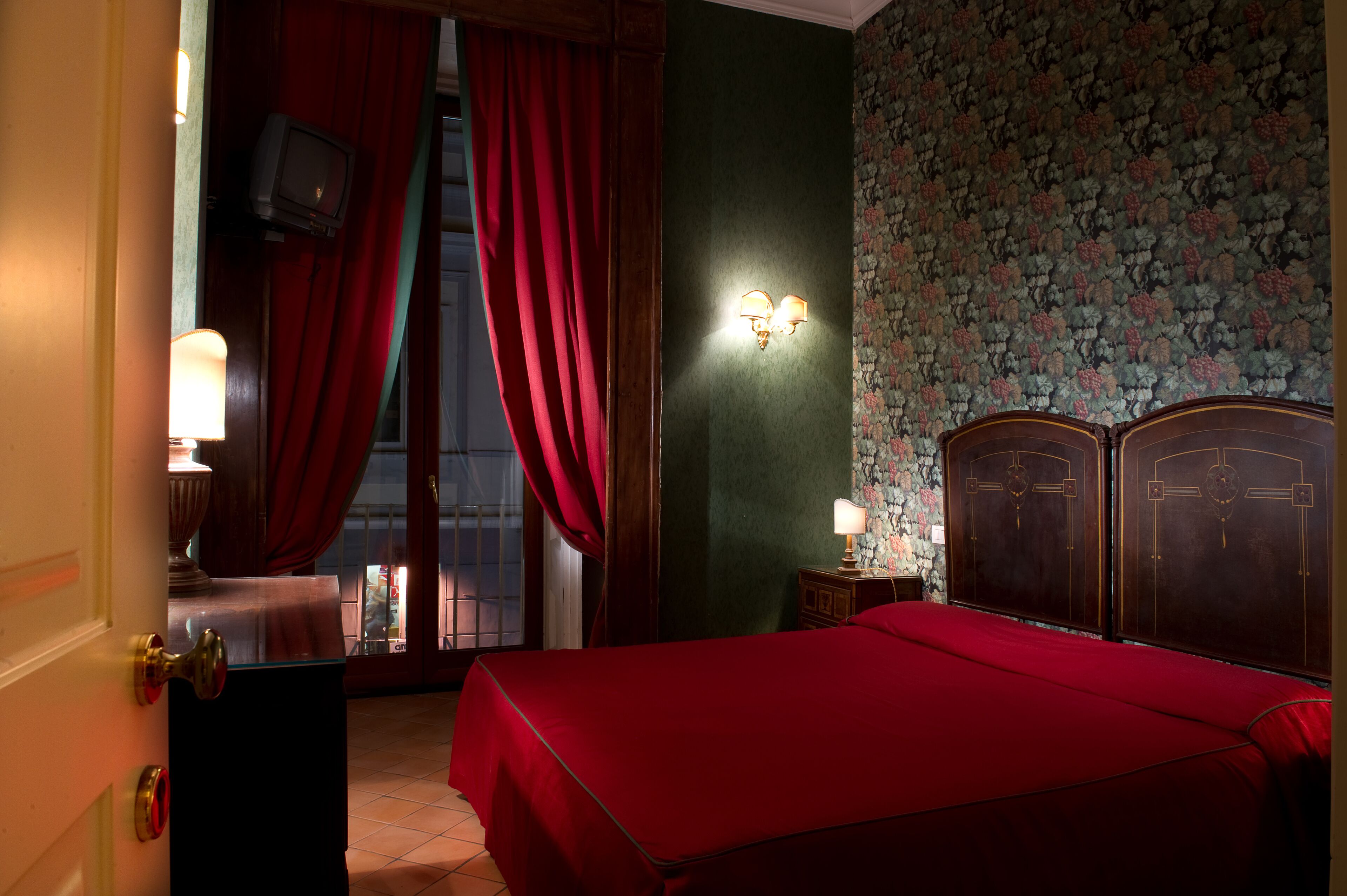 Minibar, in-room safe, desk, laptop workspace