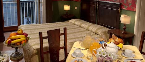 Minibar, una cassaforte in camera, una scrivania, postazione laptop