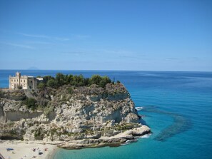 Unclassified image, 5 of 114, button - Tirreno (Parghelia)