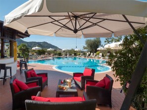 Outdoor pool, pool umbrellas - Tirreno (Parghelia)