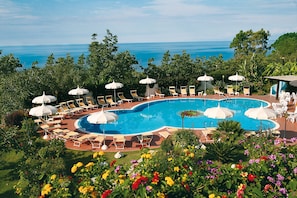 Outdoor pool, pool umbrellas - Tirreno (Parghelia)