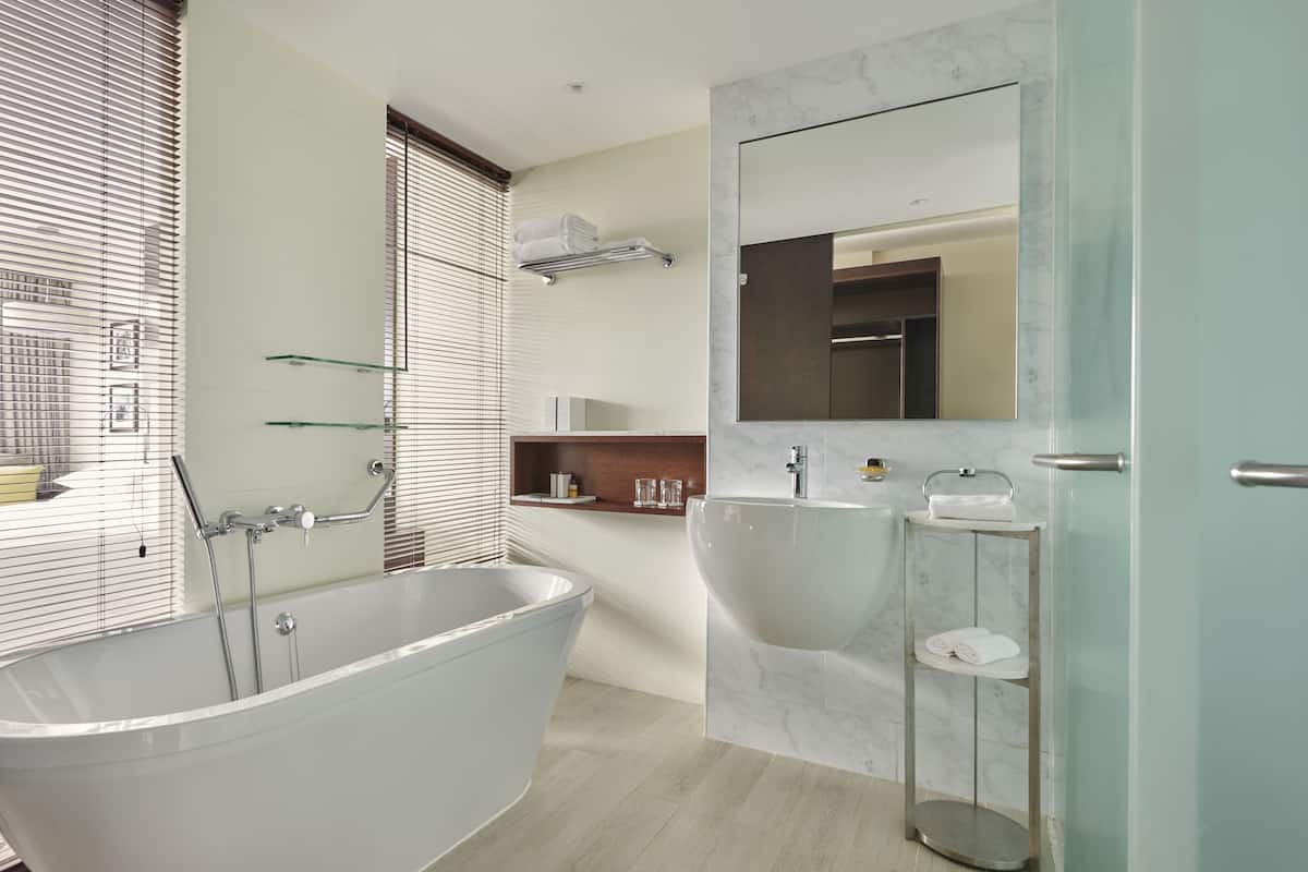 combined shower/bathtub, deep-soaking bathtub, bathrobes, towels