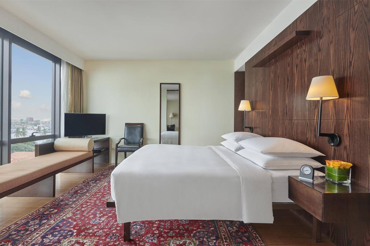 Minibar, in-room safe, desk, soundproofing