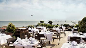 Deluxe Triple Room | City view