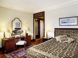Luxe beddengoed, een minibar, een kluis op de kamer, een bureau