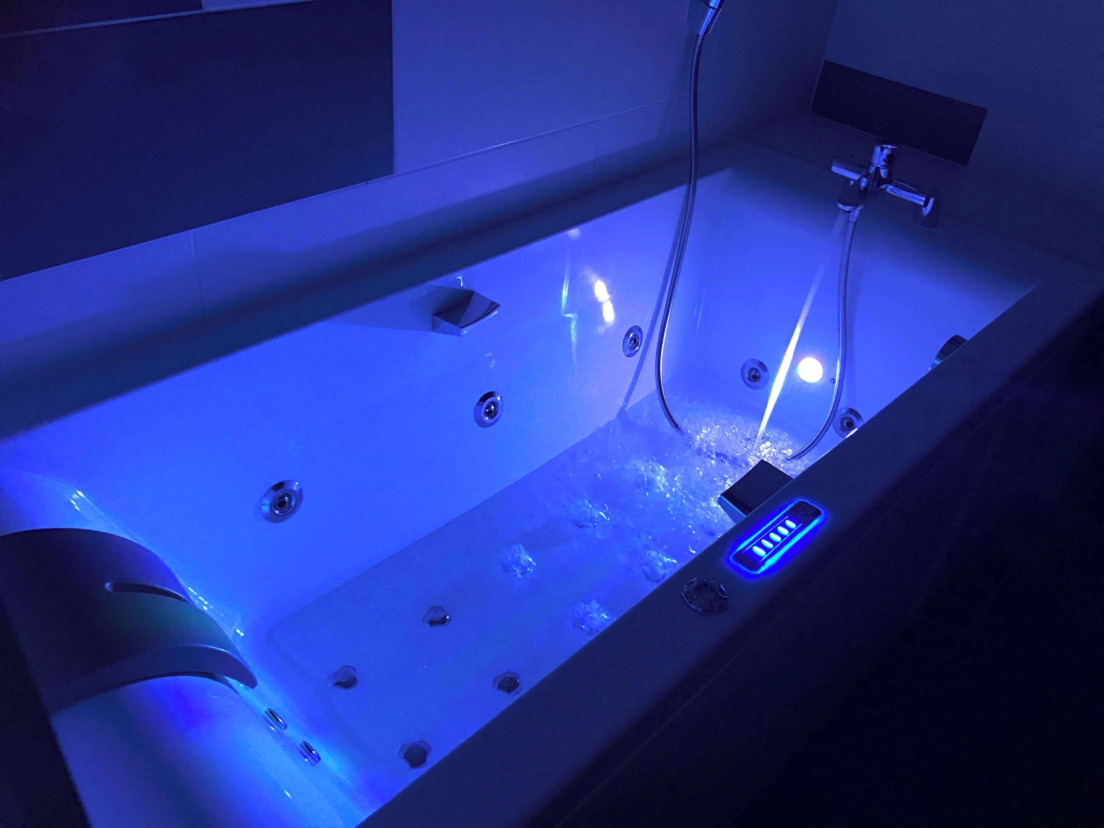 standard room, 1 queen bed | bathroom | eco-friendly toiletries, hair dryer, towels