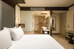 Hypo-allergenic bedding, minibar, in-room safe, desk