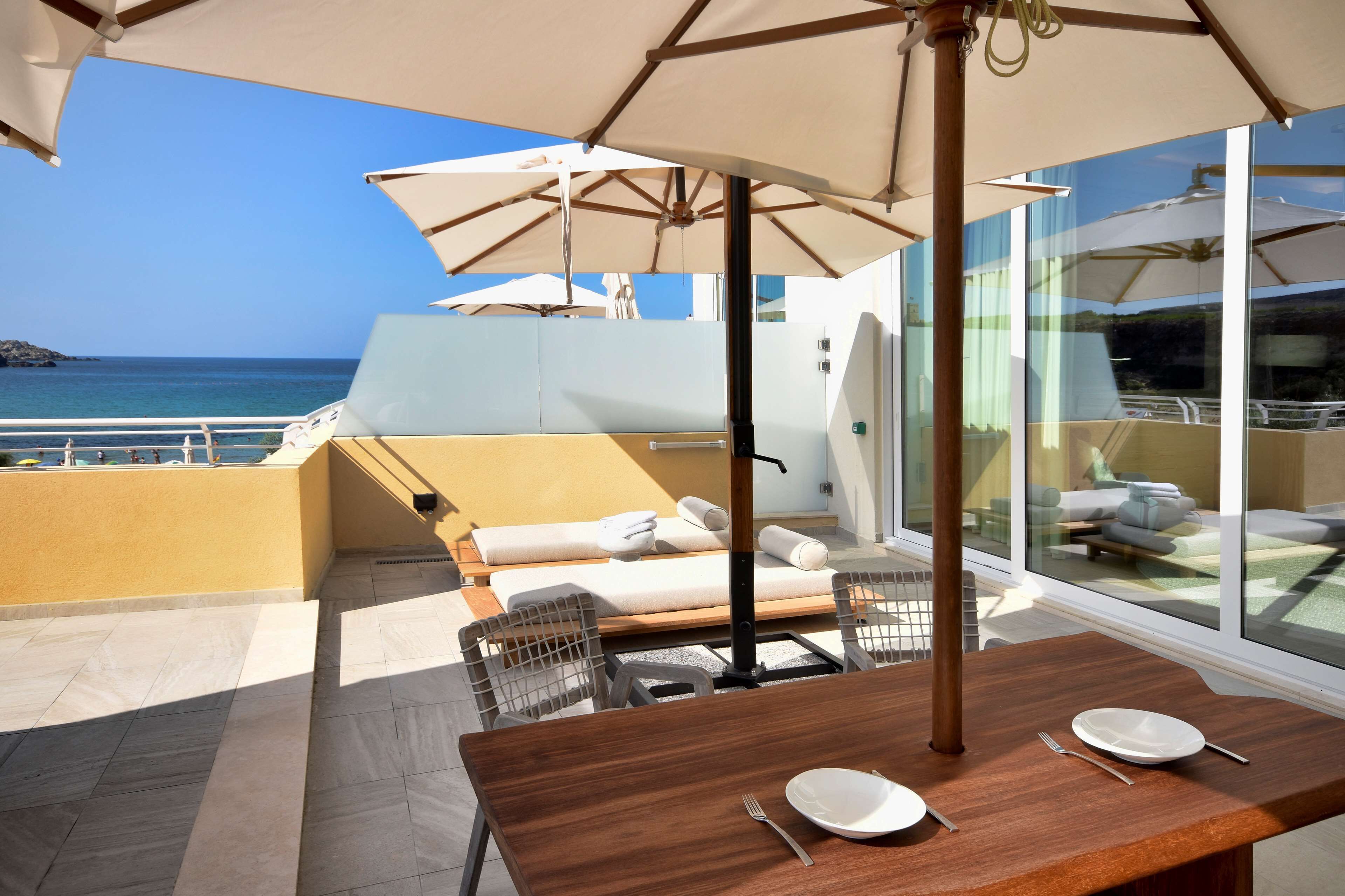 Suite, 1 slaapkamer, uitzicht op zee (Sands Tower) | Hypoallergeen beddengoed, een minibar, een kluis op de kamer, een bureau