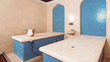 Couples treatment room(s), sauna, hot tub, steam room