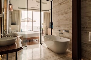 Suite, 3 habitaciones, vistas al mar (Sands Tower) | Baño