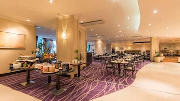 Café da manhã com buffet grátis