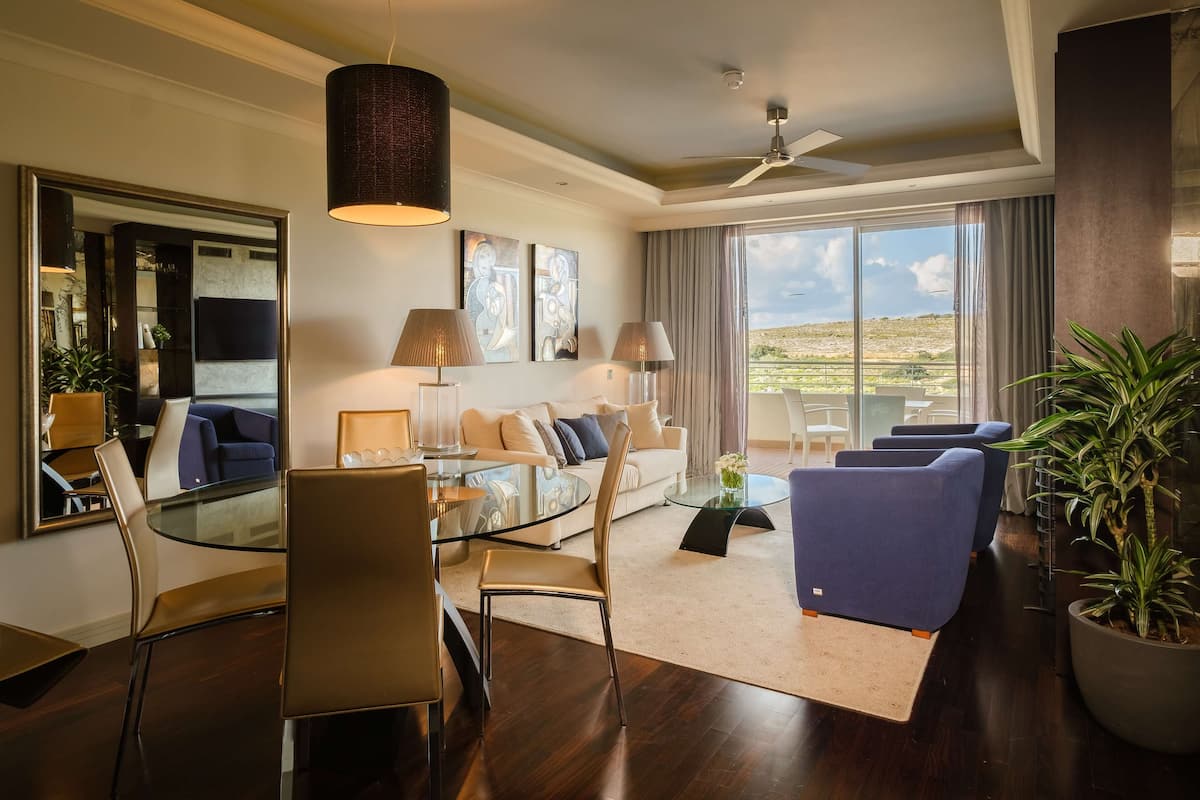 Suite Prestige (Country View) | Literie hypoallergénique, minibar, coffre-fort, bureau