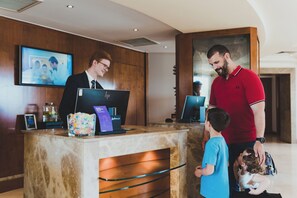 Reception - Radisson Blu Resort & Spa, Malta Golden Sands (Mellieha)