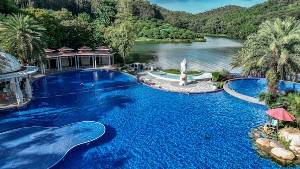 Indoor pool, seasonal outdoor pool, pool umbrellas, pool loungers