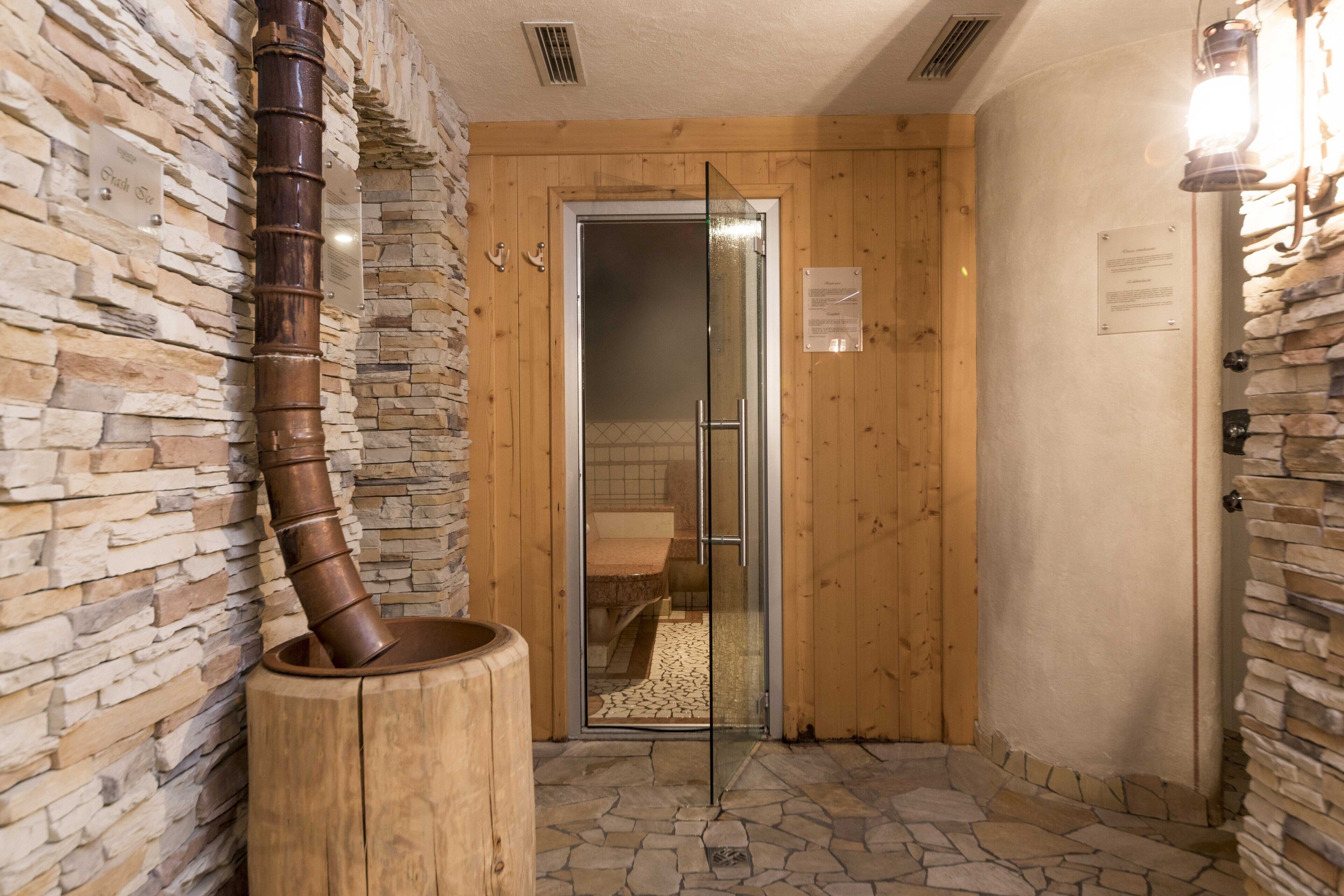 sauna, hot tub, steam room, turkish bath/hammam, body treatments