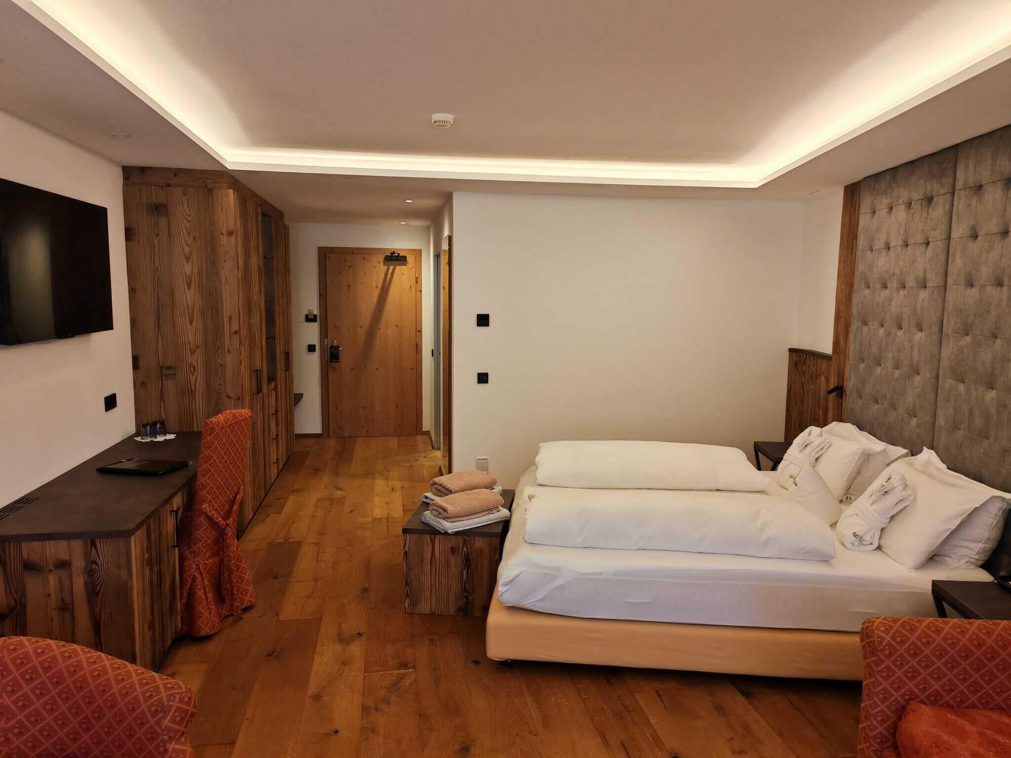 Rom – exclusive | Allergitestet sengetøy, dundyner, minibar og safe på rommet