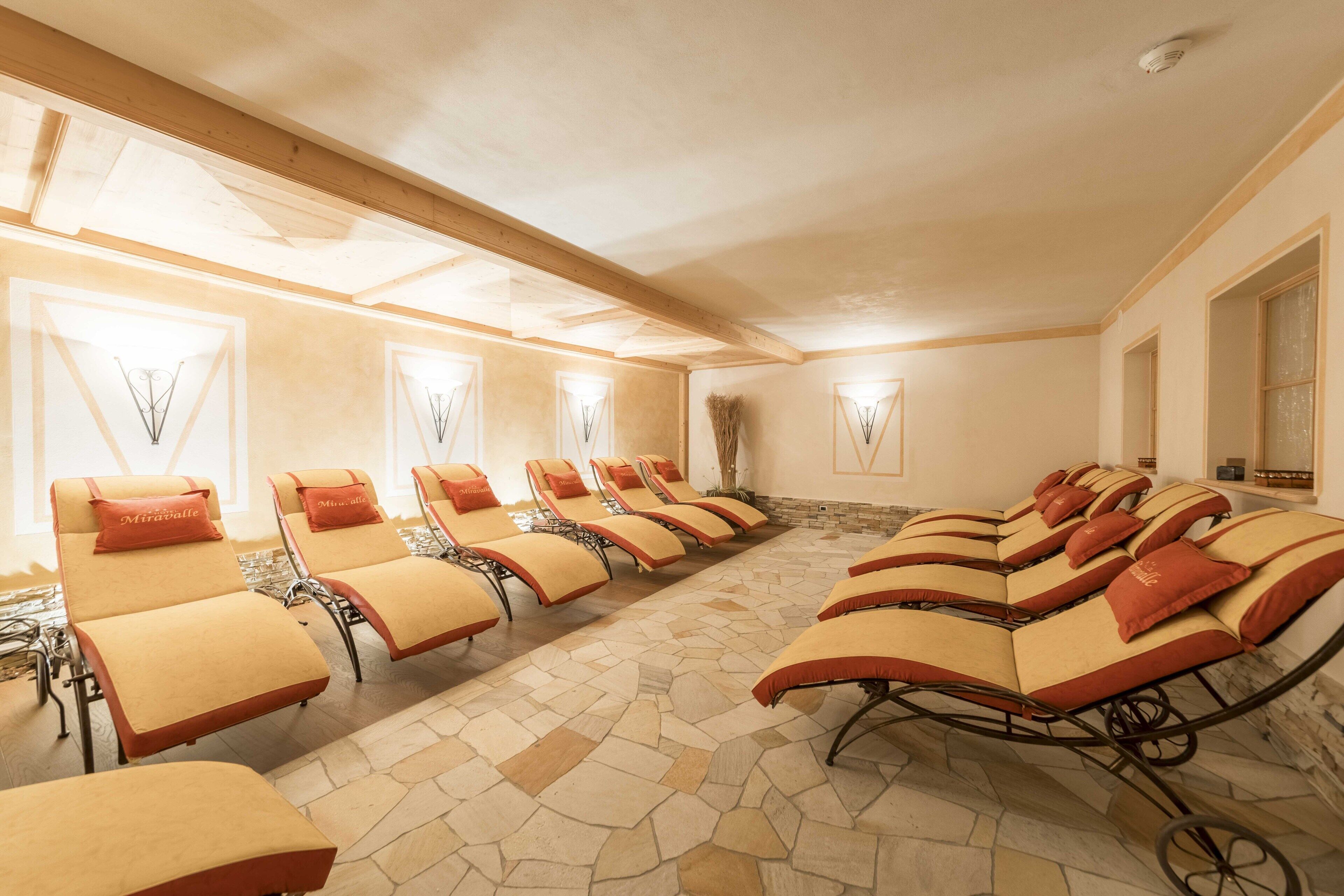 sauna, hot tub, steam room, turkish bath/hammam, body treatments